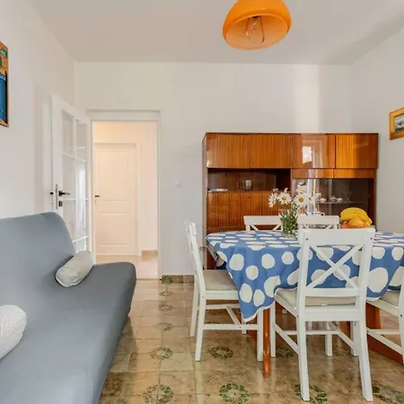 Waterfront Seaview Maria Apartman