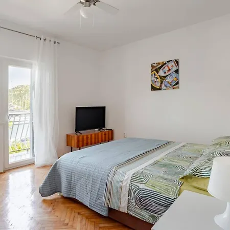 Waterfront Seaview Maria Apartman *