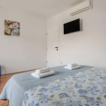Waterfront Seaview Maria Apartman