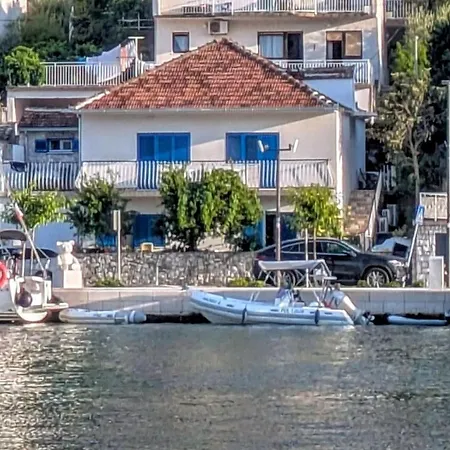 Waterfront Seaview Maria Апартаменты *