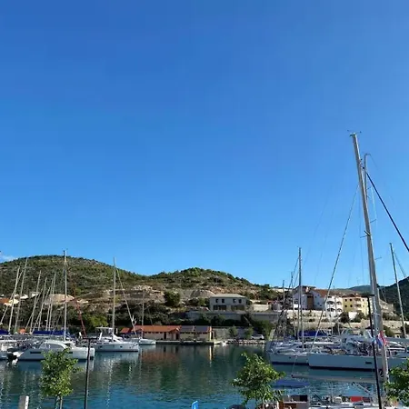 Waterfront Seaview Maria Апартаменты *