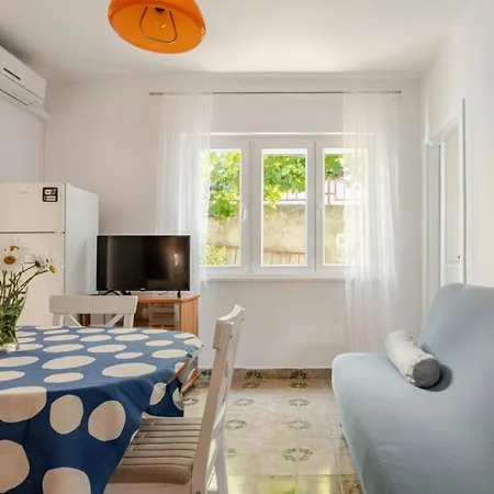 Waterfront Seaview Maria Апартаменты Марина