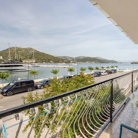 Waterfront Seaview Maria