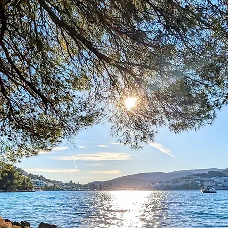 Waterfront Seaview Maria