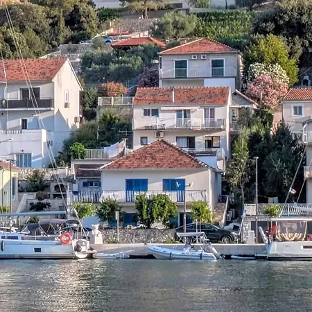 Waterfront Seaview Maria Апартаменты