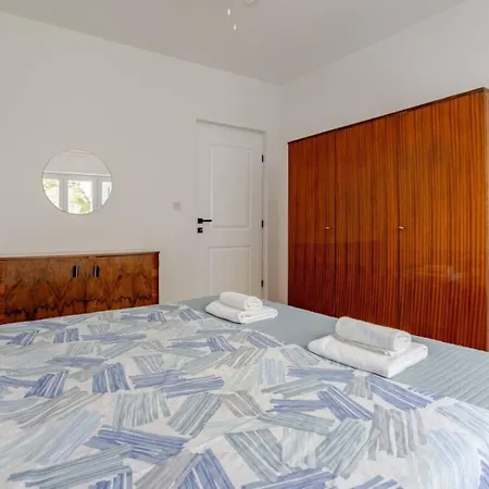 Waterfront Seaview Maria Апартаменты *
