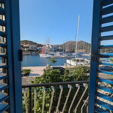 Waterfront Seaview Maria