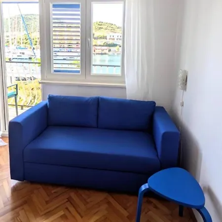 Waterfront Seaview Maria